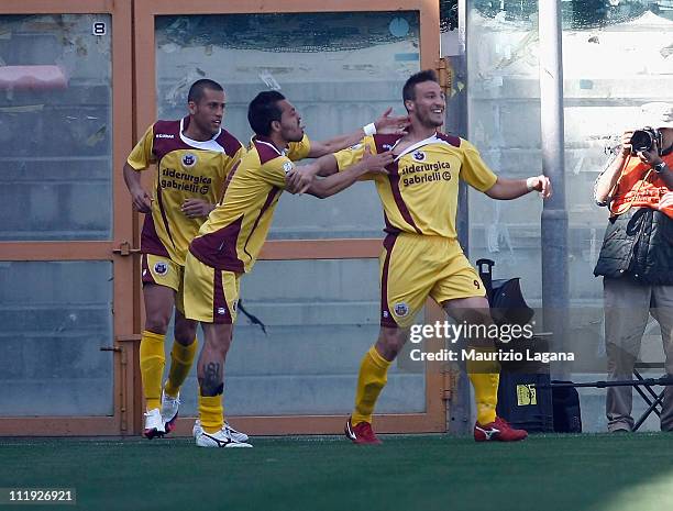 Federico Piovaccari of Cittadella celebrates his team's opening goal during the Serie B match between Reggina Calcio and AS Cittadella at Stadio...