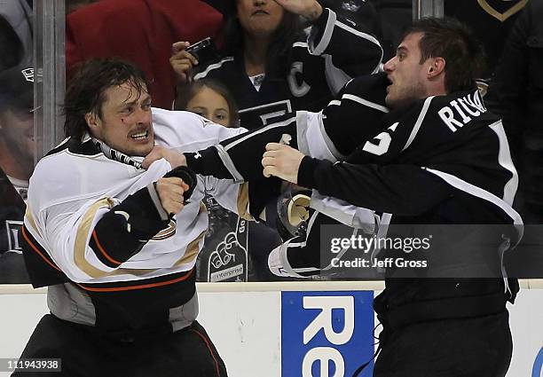 Teemu Selanne of the Anaheim Ducks and Brad Richardson of the Los Angeles Kings fight in the third period at Staples Center on April 9, 2011 in Los...