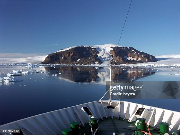 reflexo de antártico - roald amundsen imagens e fotografias de stock
