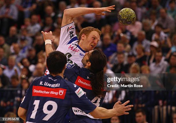 Bertrand Gille of Hamburg is challenged by Stefan Kneer of Grosswallstadt during the Toyota Handball Bundesliga match between HSV Hamburg and TV...