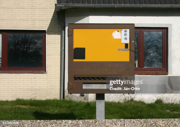 slot machine - cigarette machine stock-fotos und bilder