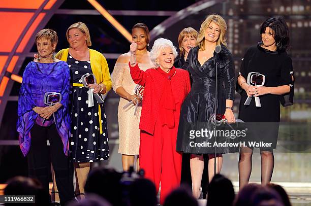The cast of "The Facts Of Life" Cloris Leachman, Mindy Cohn, Kim Fields, Charlotte Rae, Geri Jewell, Lisa Whelchel and Nancy McKeon accept the Pop...