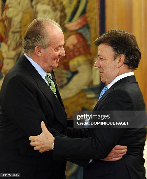 Spain's King Juan Carlos welcomes Colombian President Juan Manuel Santos before a meeting at the Zarzuela Palace in Madrid on April 11, 2011. AFP...