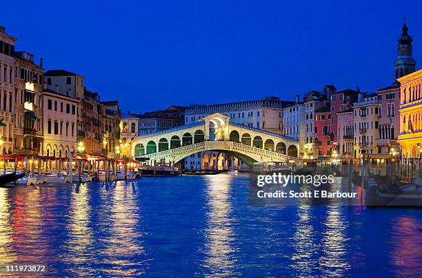 rialto bridge and the grand canal - rialto bridge foto e immagini stock