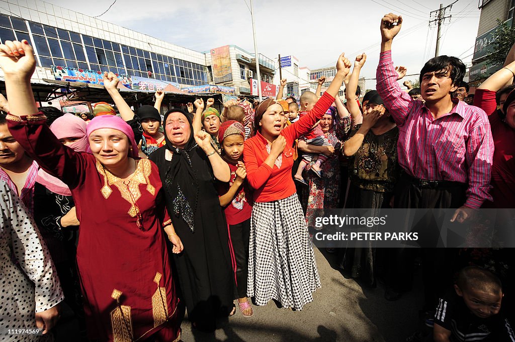 Muslim ethnic Uighurs protest in Urumqi