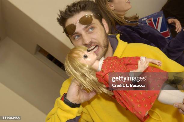 Jason Priestley enjoys the Reebok Retreat during the Sundance Film Festival in Park City, Utah January 14, 2002.