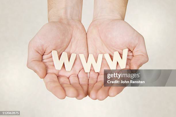 hands holding letters spelling words - www foto e immagini stock