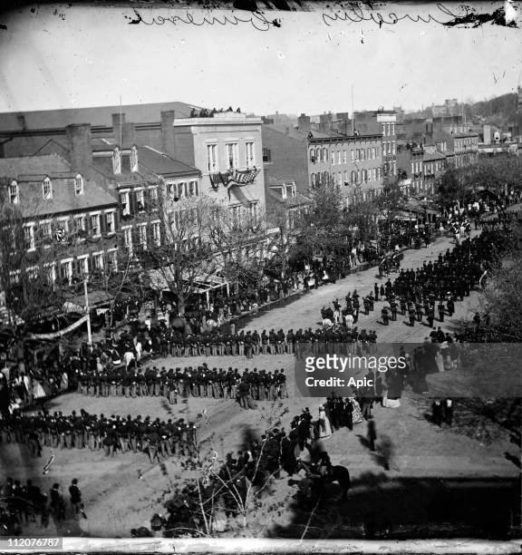 Abraham Lincoln's funeral on Pennsylvania Avenue, Washington, april 19, 1865.