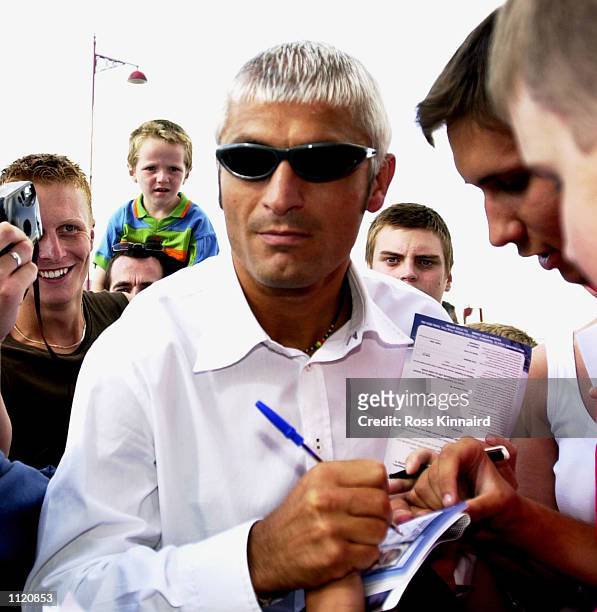 Fabrizio Ravanelli arrives at the the Pride Park Stadium in Derby for talks with the Premiership Club prior to the 2001 season. Derby, England....
