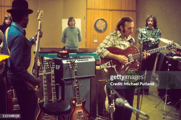 Manassas rehearsing in Guildford, March 1972, L-R Calvin 'Fuzzy' Samuel, Stephen Stills.