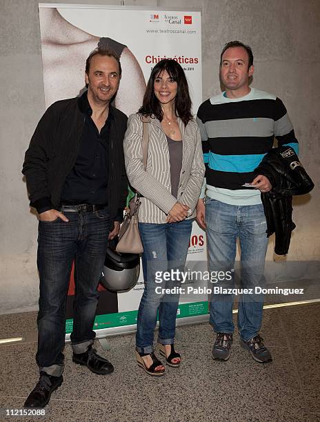 Pedro Larranaga, Maribel Verdu and Alex O'doherty attend 'La Maleta de los Nervios' photocall at Canal Theatre on April 13, 2011 in Madrid, Spain.