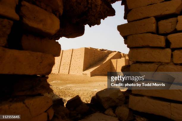 ziggurat of ur - ziggurat of ur imagens e fotografias de stock