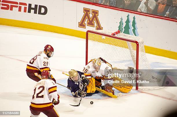 Frozen Four: Minnesota Duluth goalie Kenny Reiter in action vs Notre Dame David Gerths during National Semifinals at Xcel Energy Center.St. Paul, MN...