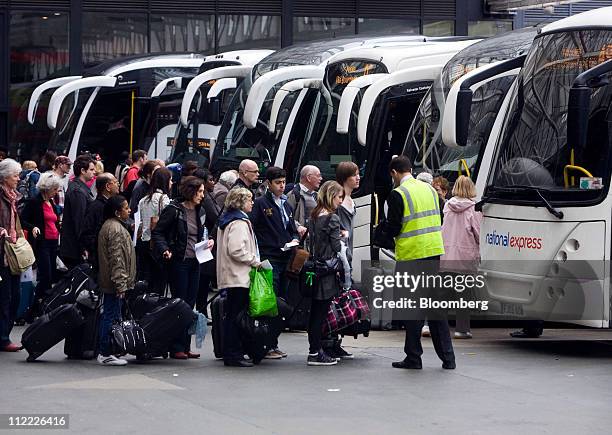 50 National Express Coaches At Victoria Coach Station Stock Photos ...