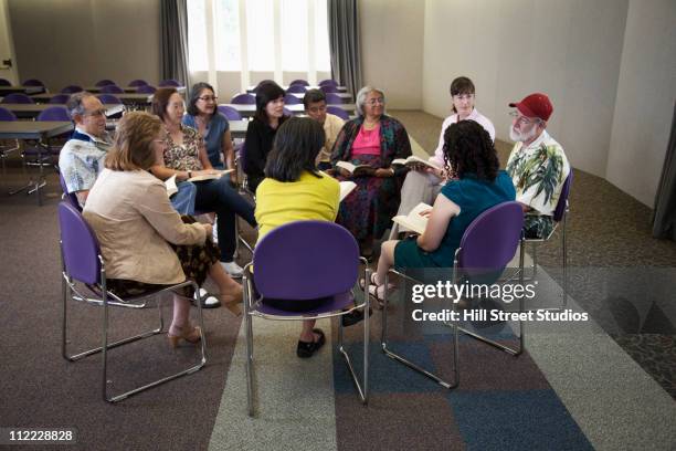 friends enjoying book club - book club meeting stock pictures, royalty-free photos & images