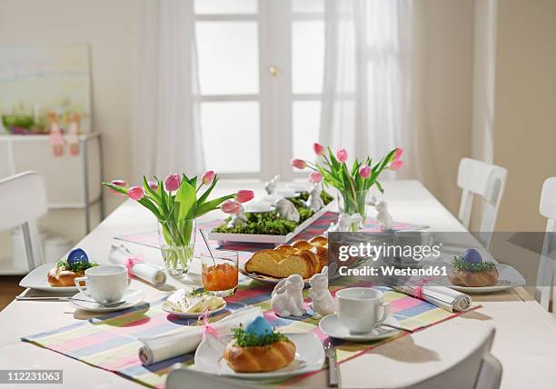 dining table with easter breakfast setting - easter table stock-fotos und bilder