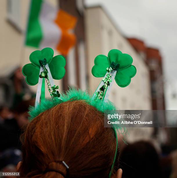 green shamrocks on saint patrick's day - st patricks day stock pictures, royalty-free photos & images