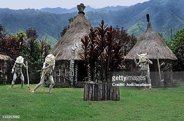 mudmen ヘッド「ハンターズ、パプアニューギニア - パプアニューギニア ストックフォトと画像