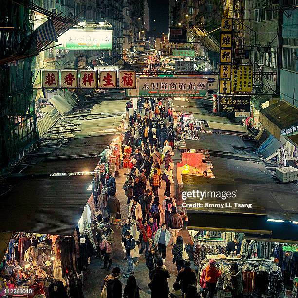 busy street in hong kong - market square stockfoto's en -beelden