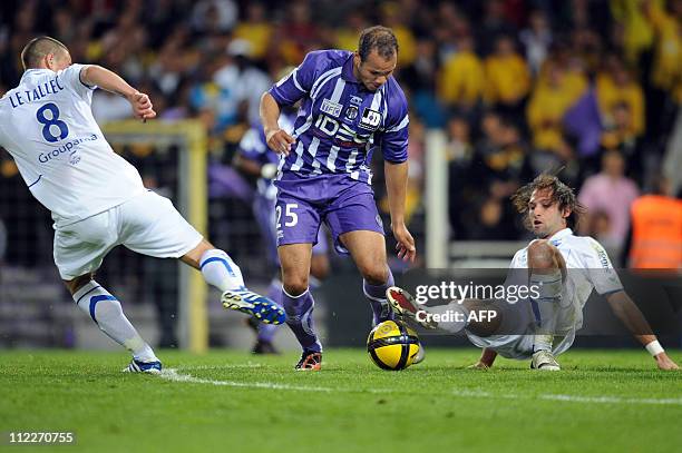 Toulouse's forward Daniel Brateen is tackled by Auxerre's