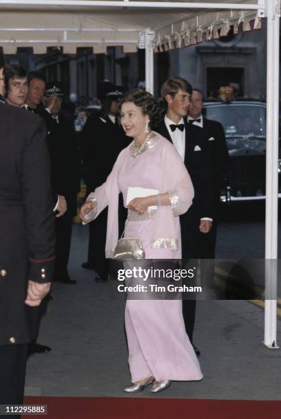 Queen Elizabeth II arriving for the 80th birthday celebrations of the Queen Mother, at the Royal Opera House in Covent Garden, London, England, Great...