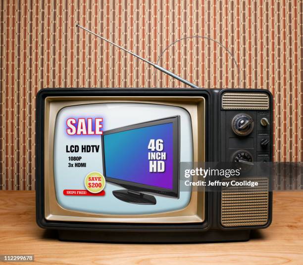 old tv with hdtv advertisement - concept updates stockfoto's en -beelden