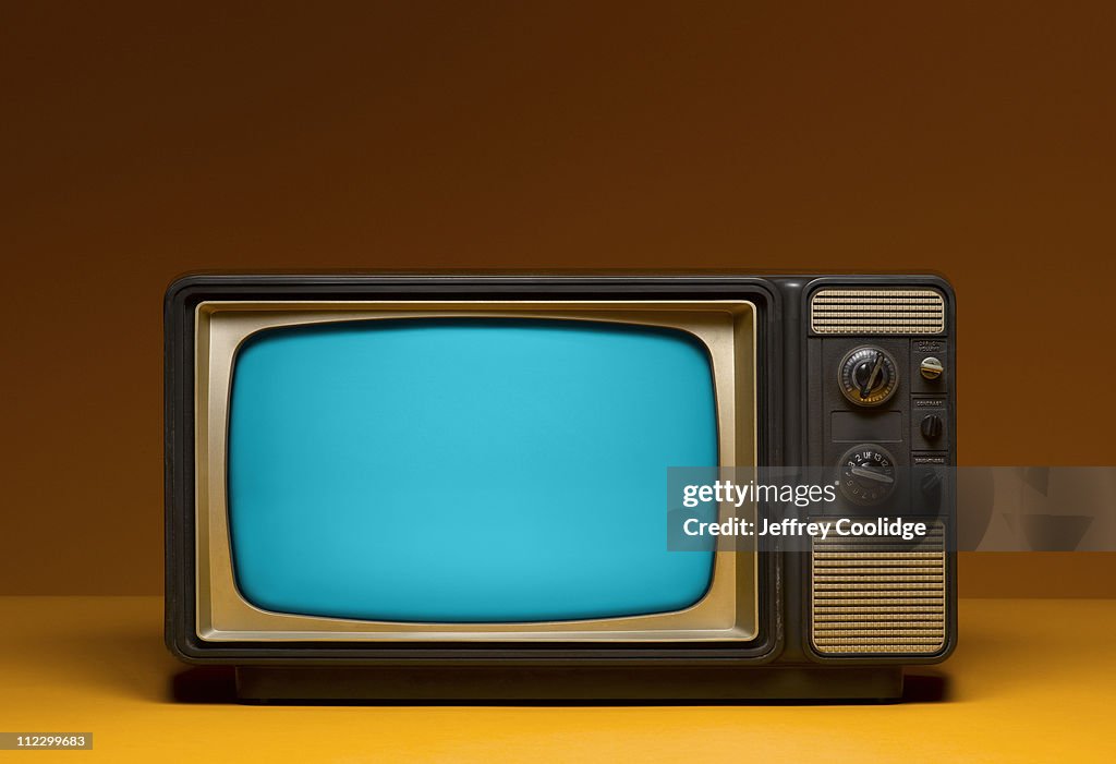 VIntage TV with HDTV Screen Dimensions