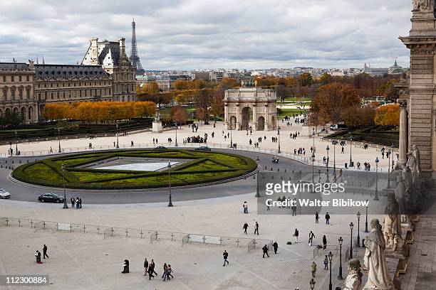 view towards the jardin des tuileries - ルーヴル美術館 ストックフォトと画像
