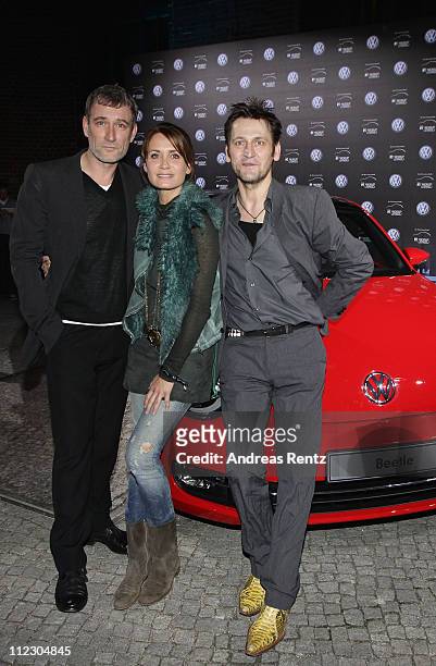Actors Heikko Deutschmann, Anja Kling and Ingo Naujoks pose at the Volkswagen New Beetle during the world premiere of the 21st Century Beetle at...