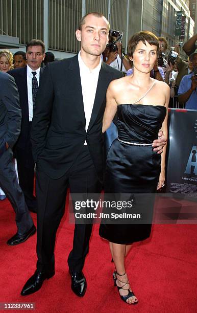 Jude Law and Sadie Frost during "Artificial Intelligence: A.I." World Premiere at Ziegfeld Theatre in New York City, New York, United States.