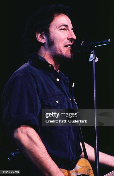 Bruce Springsteen 1992 14 Bruce Springsteen In Concert At Nassau Coliseum 1992 Stock Photos ...
