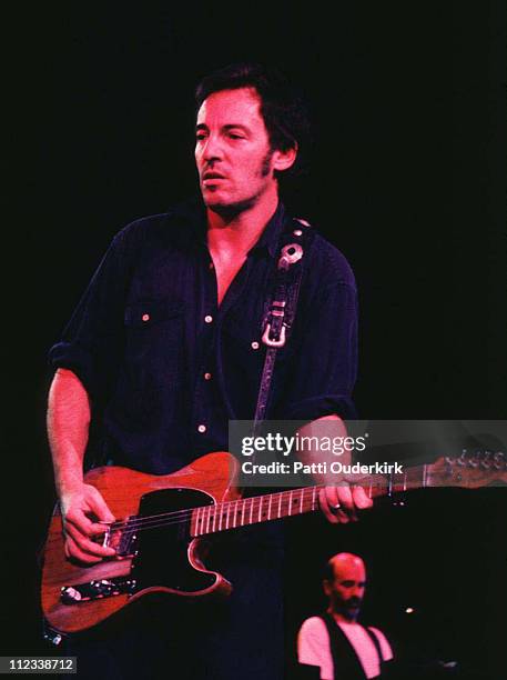 Bruce Springsteen 1992 14 Bruce Springsteen In Concert At Nassau Coliseum 1992 Stock Photos ...
