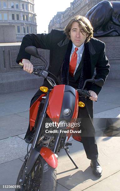 Jonathan Ross during Congestion Charge Awareness Campaign at Trafalgar Square in London, Great Britain.