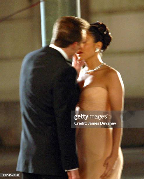 Ralph Fiennes and Jennifer Lopez during Jennifer Lopez and Ralph Fiennes On Location for "Maid in Manhattan"- Kissing Scene at Metropolitan Museum of...