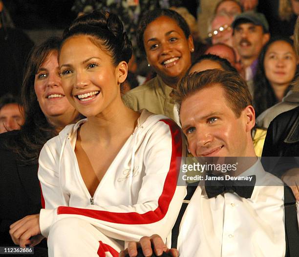 Jennifer Lopez and Ralph Fiennes pose with the crew of "The Chambermaid"