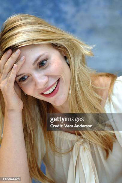 Claire Danes during "Shopgirl" Press Conference with Claire Danes, Jason Schwartzman and Steve Martin at Four Seasons Hotel in Los Angeles,...