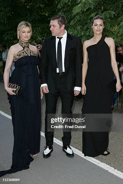 Linda Evangelista, Simon Le Bon and Yasmin Le Bon during The Serpentine Gallery Summer Party - Outside Arrivals at The Serpentine Gallery in London,...