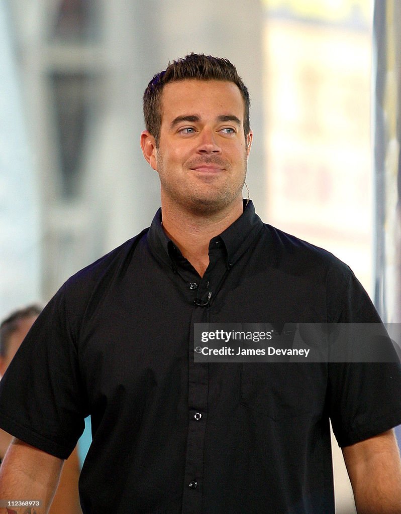 Matthew Perry, Snoop Dogg, and "American Idol" Contestant RJ Helton Visit MTV's "TRL" - August 19, 2002