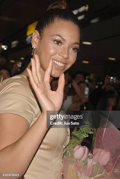 72 Beyonce Arrives In Tokyo For Her Tour In Japan April 9 2007 Photos ...