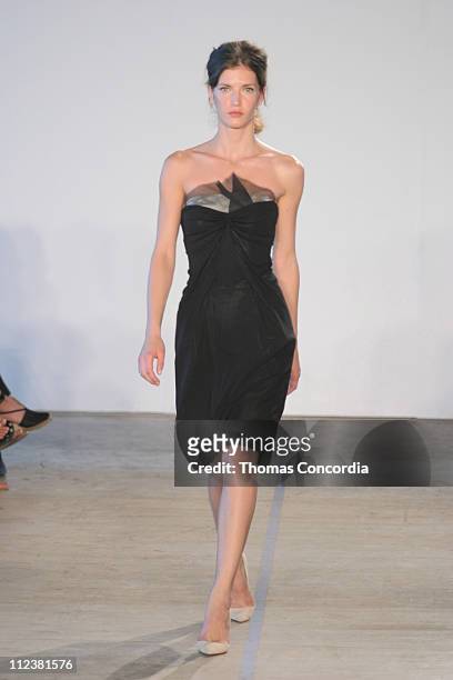 Diana Dondoe wearing Roland Mouret Spring 2005 during Olympus Fashion Week Spring 2005 - Roland Mouret - Runway at West 49th Street in New York City,...