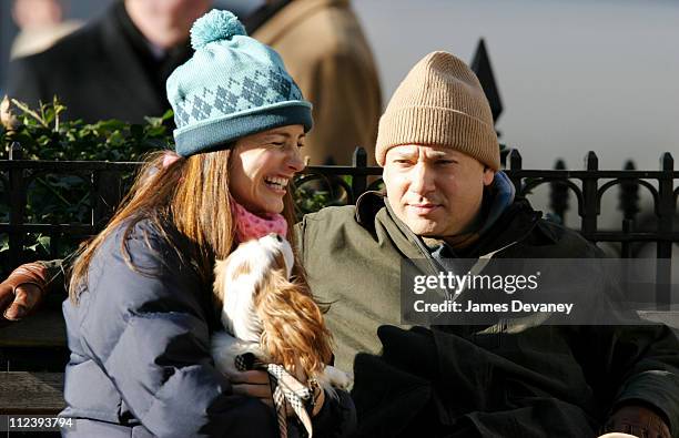 Kristin Davis and Evan Handler during Kristin Davis on the Set of "Sex and the City" - December 12, 2003 at 23rd and Broadway Dogwalk in New York...