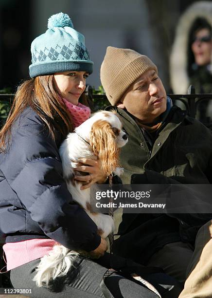 Kristin Davis and Evan Handler during Kristin Davis on the Set of "Sex and the City" - December 12, 2003 at 23rd and Broadway Dogwalk in New York...