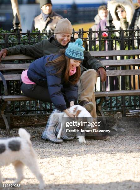 Kristin Davis and Evan Handler during Kristin Davis on the Set of "Sex and the City" - December 12, 2003 at 23rd and Broadway Dogwalk in New York...