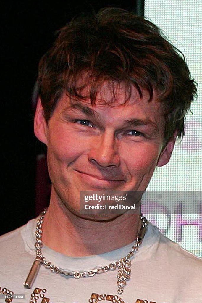 A-Ha In-Store Performance and Album Signing for "Analogue (All I Want)" at HMV in London - January 30, 2006