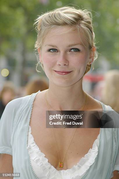 2,343 Kirsten Dunst 2004 Stock Photos, High-Res Pictures, and Images