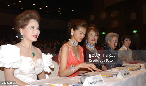 Ratna Sari Dewi Sukarno, Tomoka Kurotani and Yuri Takano