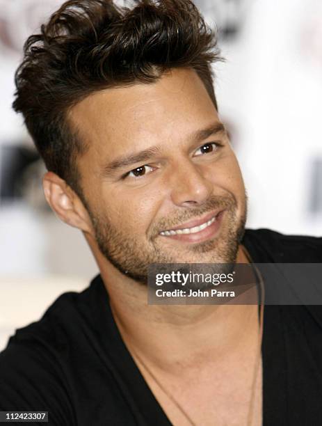154 Mtv Unplugged Ricky Martin Photos & High Res Pictures - Getty Images