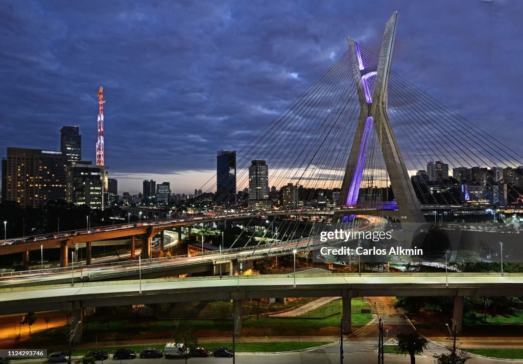 Estaiada Bridge and Sao Paulo skyline at dusk: a mid-level floor view