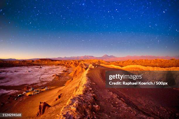 valle de la luna - atacama stock-fotos und bilder