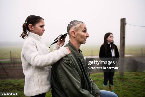 mother with alopecia has her head shaved by her daughters - stanislaus county stock pictures, royalty-free photos & images